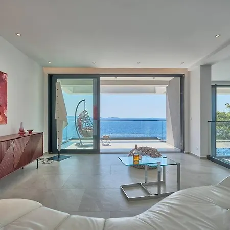 Fabulous Sansarea With A Pool Near The Sea Βίλα