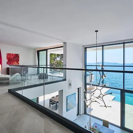 Villa Fabulous Sansarea With A Pool Near The Sea