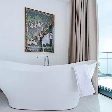 Fabulous Sansarea With A Pool Near The Sea Villa *