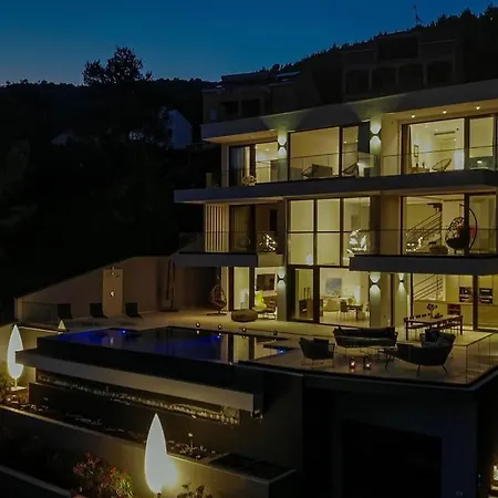 Fabulous Sansarea With A Pool Near The Sea *