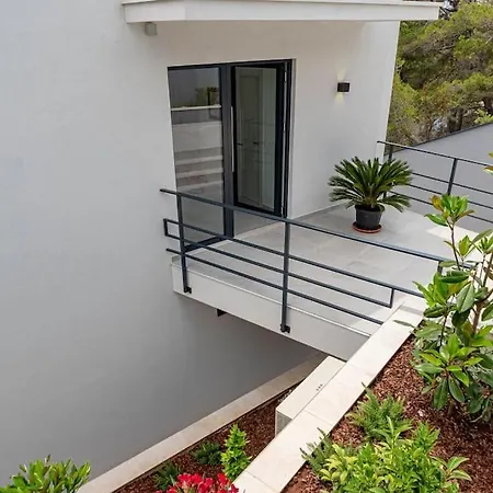 Fabulous Sansarea With A Pool Near The Sea Blato (Korcula)