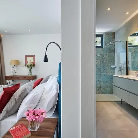 Fabulous Sansarea With A Pool Near The Sea Villa *