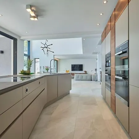 Fabulous Sansarea With A Pool Near The Sea Villa *