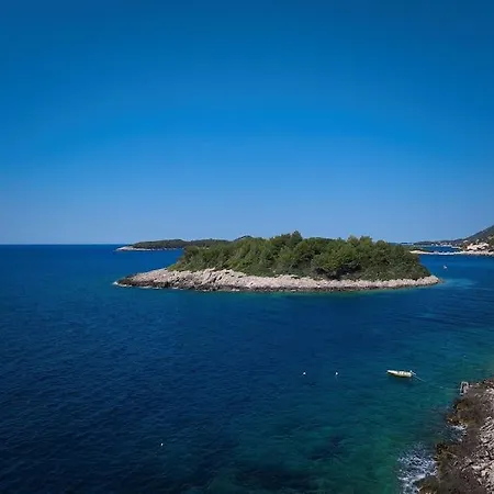 Fabulous Sansarea With A Pool Near The Sea *