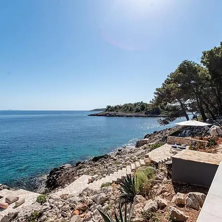 Villa Fabulous Sansarea With A Pool Near The Sea *