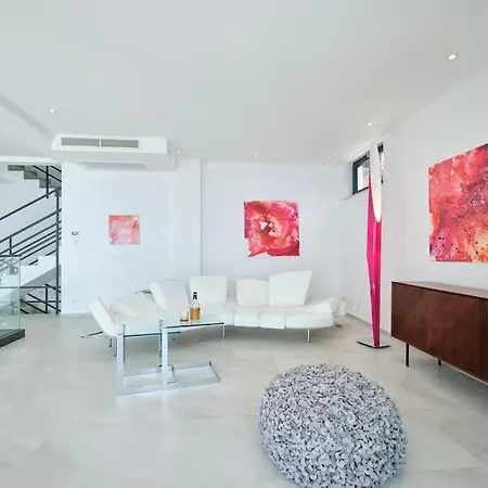 Fabulous Sansarea With A Pool Near The Sea *