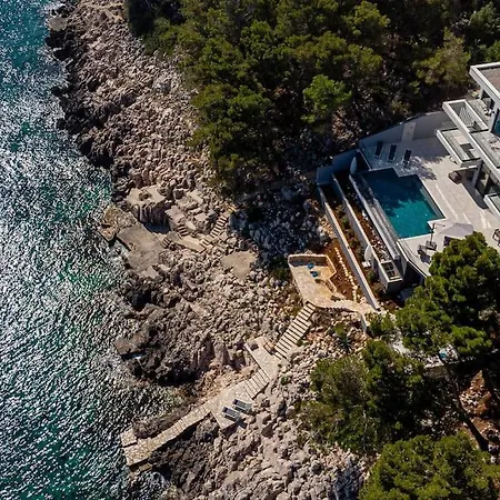 Fabulous Sansarea With A Pool Near The Sea Villa *