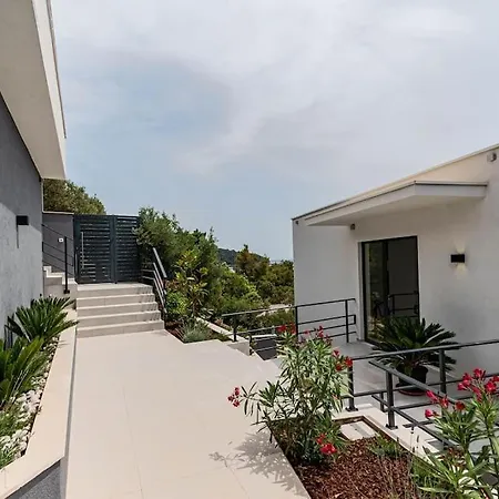 Fabulous Sansarea With A Pool Near The Sea * Blato (Korcula)