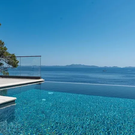 Villa Fabulous Sansarea With A Pool Near The Sea *