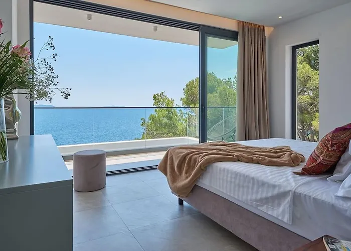 Villa Fabulous Sansarea With A Pool Near The Sea *