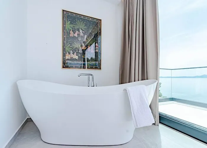 Fabulous Sansarea With A Pool Near The Sea Villa *