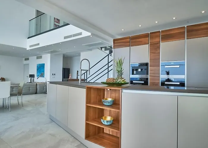Fabulous Sansarea With A Pool Near The Sea Villa
