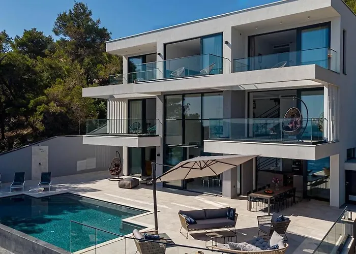 Villa Fabulous Sansarea With A Pool Near The Sea *
