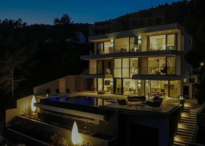 Fabulous Sansarea With A Pool Near The Sea *
