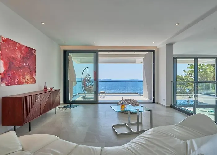 Fabulous Sansarea With A Pool Near The Sea Villa