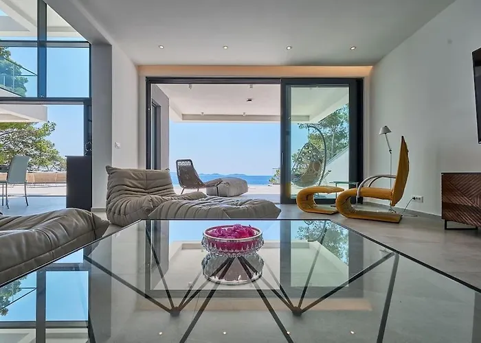 Fabulous Sansarea With A Pool Near The Sea Villa *