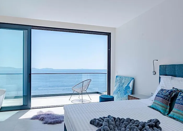 Villa Fabulous Sansarea With A Pool Near The Sea