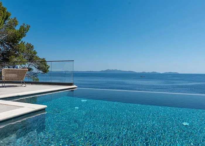 Villa Fabulous Sansarea With A Pool Near The Sea *
